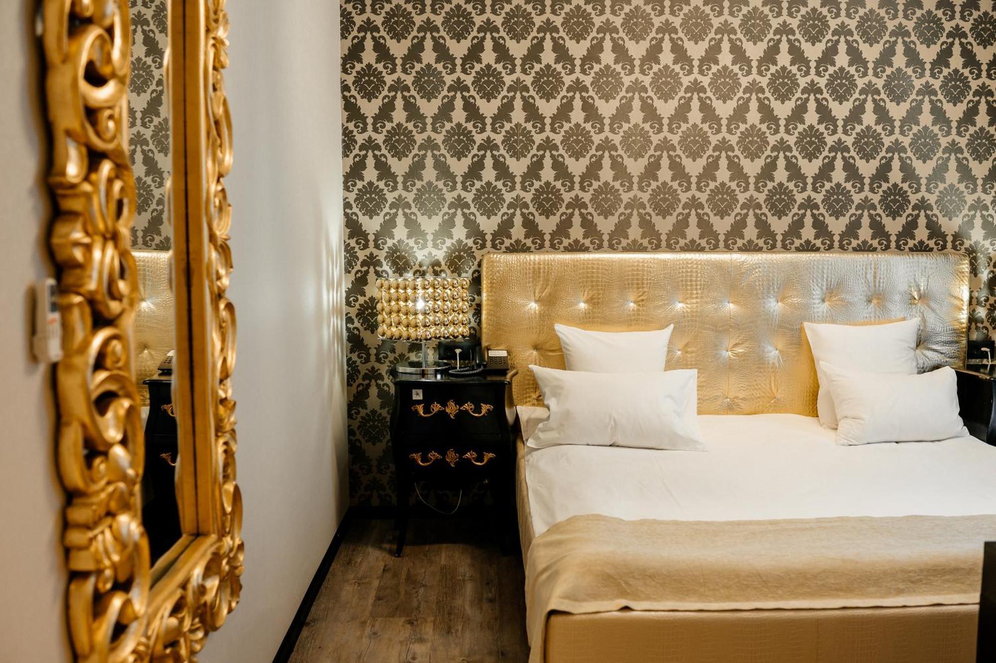 Weekend Boutique Hotel Chisinau Exterior foto